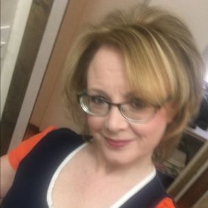 Meet your Posher, Debbie